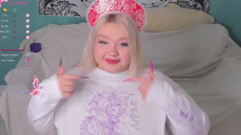 Snapshot of lilybelll chatting on 26, 12, 2024 Lily online show from 26, 12, 2024