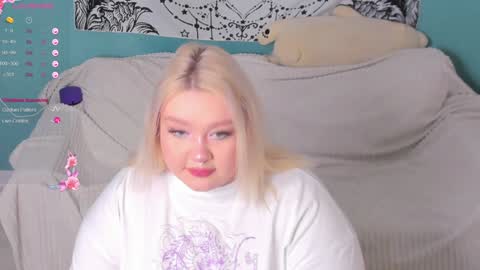 Snapshot of lilybelll chatting on 27, 12, 2024 Lily online show from 27, 12, 2024