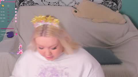 Snapshot of lilybelll chatting on 30, 12, 2024 Lily online show from 30, 12, 2024