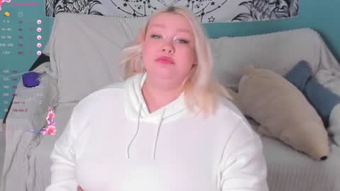 Snapshot of lilybelll chatting on 31, 12, 2024 Lily online show from 31, 12, 2024