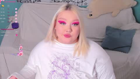 Snapshot of lilybelll chatting on 4, 1, 2025 Lily online show from 4, 1, 2025