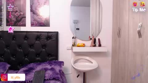 lilyfox23 online show from 12, 11, 2025