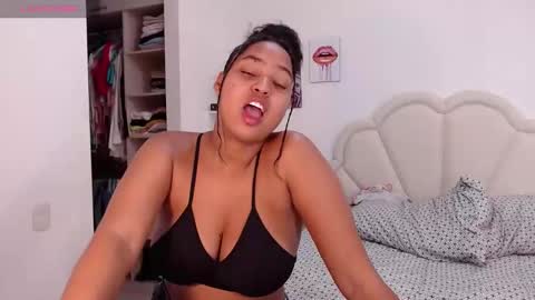 Snapshot of lilyjacksonn chatting on 25, 1, 2025 Lily.. online show from 25, 1, 2025
