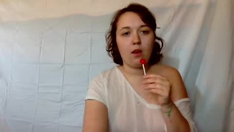 Snapshot of lilylovegood04 chatting on 28, 6, 2026 lily online show from 28, 6, 2026