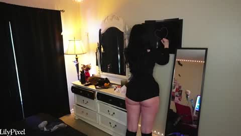Snapshot of lilypixel chatting on 30, 1, 2025 Liliana Marie Pixelate online show from 30, 1, 2025