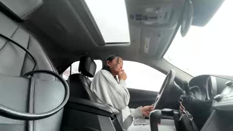 lilypowpow online show from 24, 3, 2026