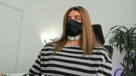 Lily Reina online show from 30, 3, 2026