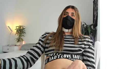 Lily Reina online show from 14, 4, 2026