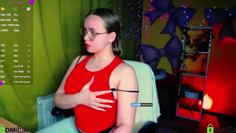 Snapshot of lilysweet13 chatting on 27, 4, 2026 Lily online show from 27, 4, 2026