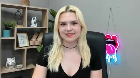 Snapshot of lilysweetxo chatting on 2, 6, 2026 Lily online show from 2, 6, 2026