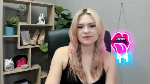 Snapshot of lilysweetxo chatting on 9, 7, 2026 Lily online show from 9, 7, 2026