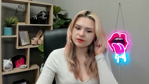 Snapshot of lilysweetxo chatting on 14, 7, 2026 Lily online show from 14, 7, 2026