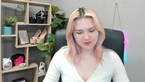 Snapshot of lilysweetxo chatting on 14, 7, 2026 Lily online show from 14, 7, 2026