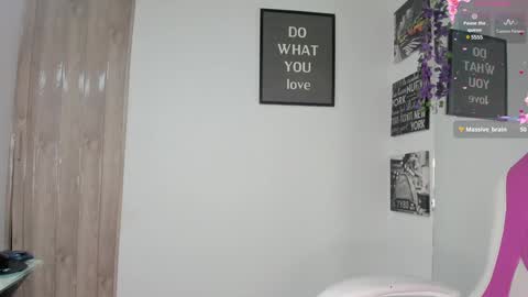 LINA SANCHEZ online show from 6, 1, 2025