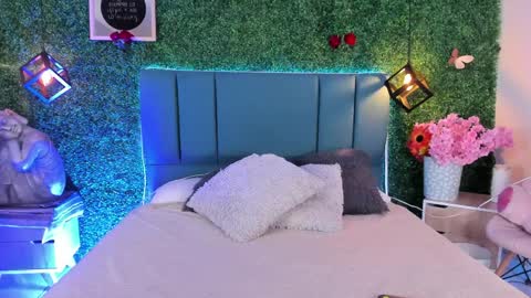 Lina  online show from 7, 4, 2026