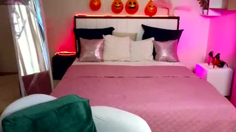 I am Lina online show from 26, 10, 2025