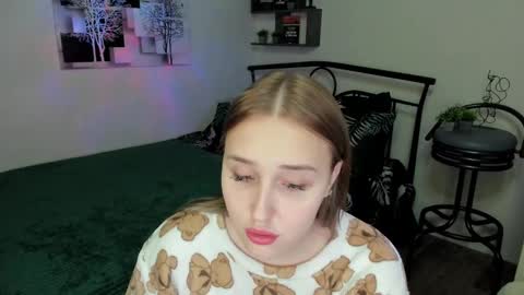 Snapshot of linatruly chatting on 28, 2, 2025 Lina online show from 28, 2, 2025