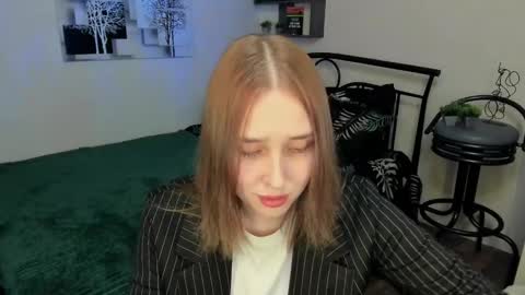 Snapshot of linatruly chatting on 5, 3, 2025 Lina online show from 5, 3, 2025