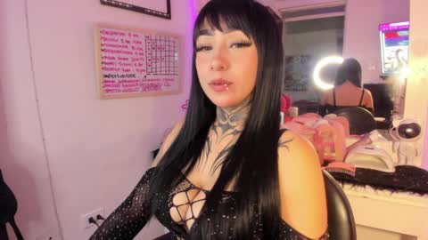 Lindaa maria  online show from 7, 4, 2026