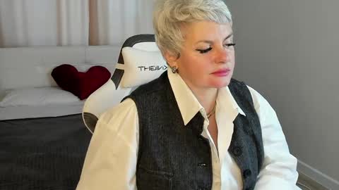 Snapshot of linda_zefir chatting on 11, 4, 2026 Linda Zefir online show from 11, 4, 2026