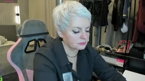 Snapshot of linda_zefir chatting on 20, 4, 2026 Linda Zefir online show from 20, 4, 2026