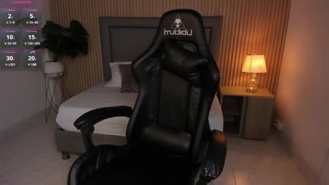 Snapshot of lindaa_natashaa chatting on 8, 2, 2025 L I N D A online show from 8, 2, 2025