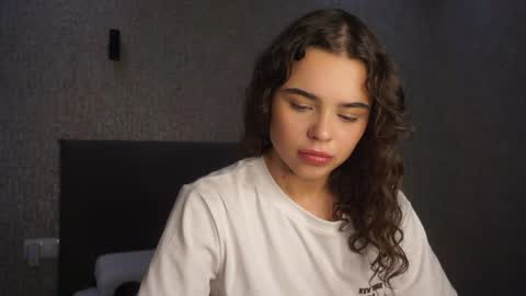 Snapshot of lindaaii chatting on 6, 4, 2026 Linda online show from 6, 4, 2026