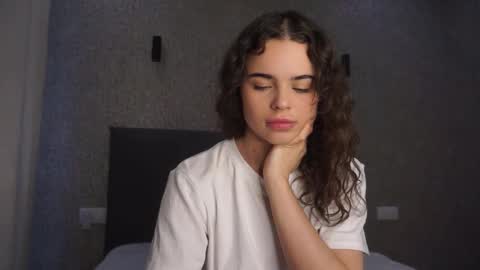 Snapshot of lindaaii chatting on 19, 4, 2026 Linda online show from 19, 4, 2026