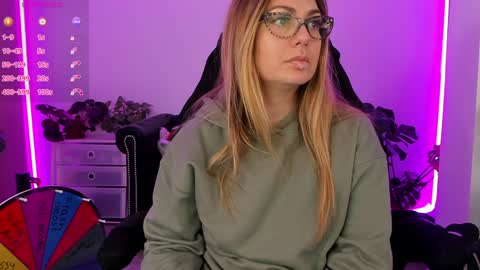 Snapshot of lindawhite_ chatting on 19, 1, 2025 Linda -- online show from 19, 1, 2025