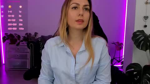 Snapshot of lindawhite_ chatting on 2, 3, 2025 Linda -- online show from 2, 3, 2025