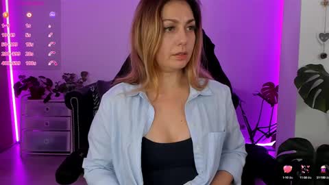 Snapshot of lindawhite_ chatting on 6, 3, 2025 Linda -- online show from 6, 3, 2025