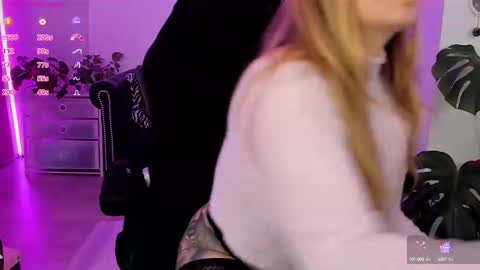 Snapshot of lindawhite_ chatting on 7, 3, 2025 Linda -- online show from 7, 3, 2025