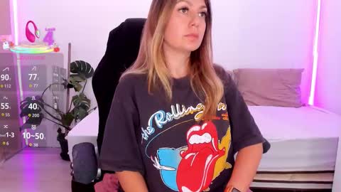 Snapshot of lindawhite_ chatting on 21, 9, 2025 Linda -- online show from 21, 9, 2025