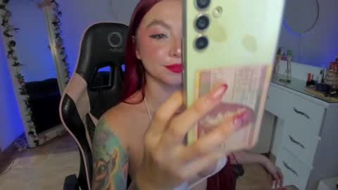 Snapshot of lindsay_khaleesi chatting on 7, 1, 2025 Lindsay online show from 7, 1, 2025