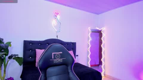 Snapshot of lindsay_tay chatting on 17, 3, 2026 Linda online show from 17, 3, 2026