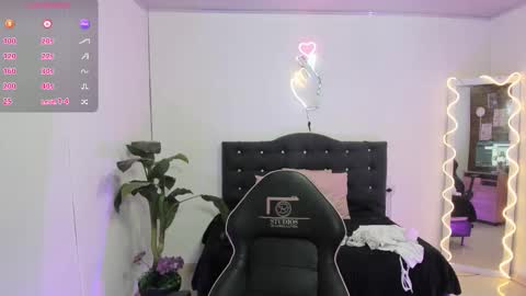 Snapshot of lindsay_tay chatting on 29, 3, 2026 Linda online show from 29, 3, 2026