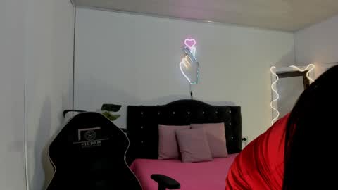 Snapshot of lindsay_tay chatting on 12, 4, 2026 Linda online show from 12, 4, 2026