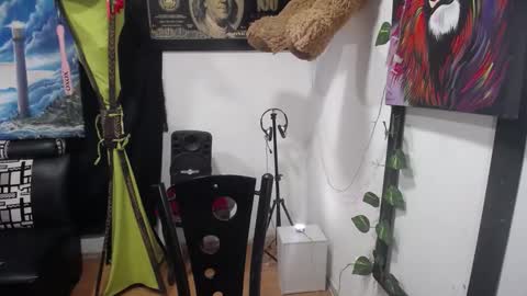 lindsey_2023 online show from 27, 2, 2025