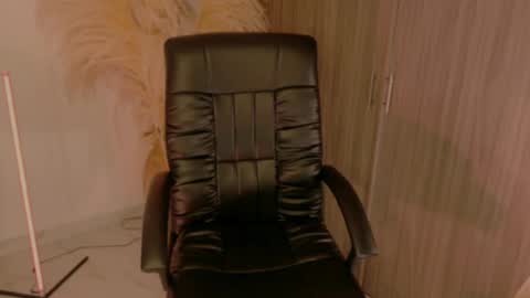 Lindsey Moss online show from 10, 3, 2026