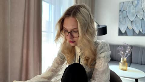 Snapshot of linneabercier chatting on 11, 4, 2026 Emma online show from 11, 4, 2026