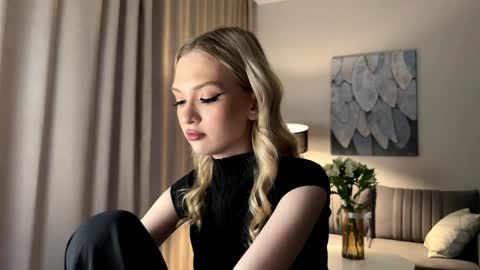 Snapshot of linneabercier chatting on 13, 4, 2026 Emma online show from 13, 4, 2026