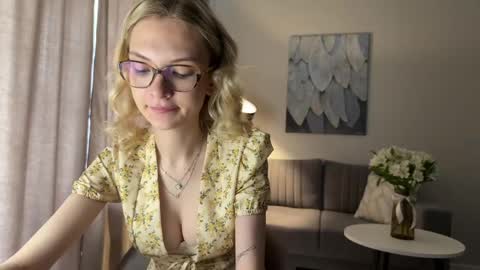 Snapshot of linneabercier chatting on 15, 4, 2026 Emma online show from 15, 4, 2026