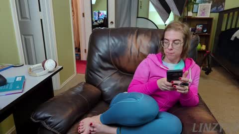 Linzy19 online show from 8, 1, 2025