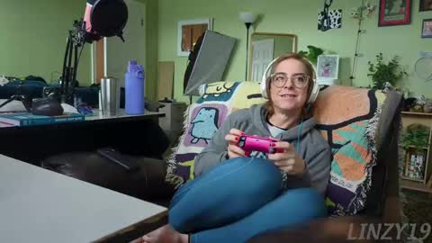 Linzy19 online show from 21, 2, 2025