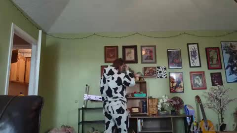 Linzy19 online show from 5, 12, 2025