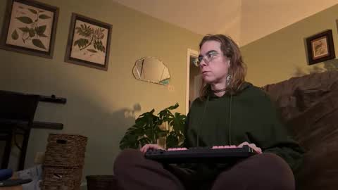 Linzy19 online show from 1, 2, 2026