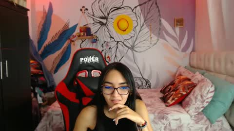 Snapshot of linzybaner chatting on 8, 1, 2025 LinzyBaner online show from 8, 1, 2025