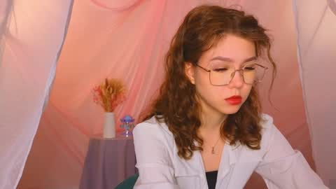  Lisa  online show from 28, 1, 2025