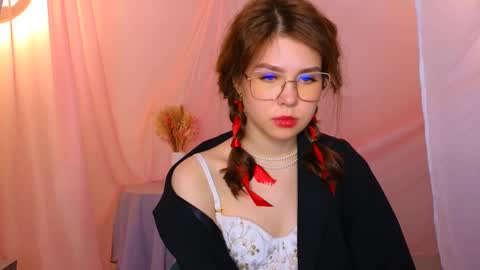  Lisa  online show from 15, 2, 2025