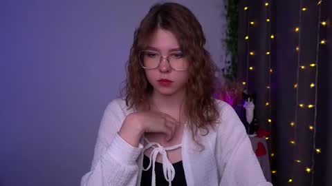  Lisa  online show from 28, 11, 2025